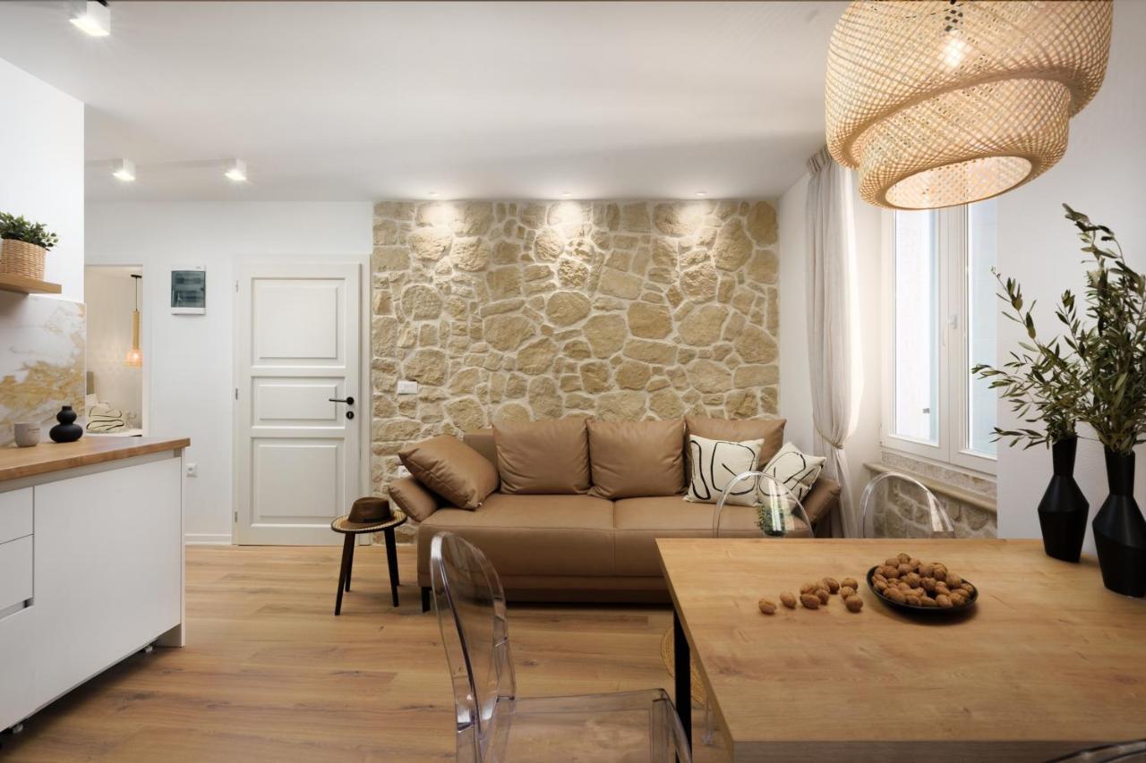 Apartment City Walls In Old Town Of Rovinj Exterior photo